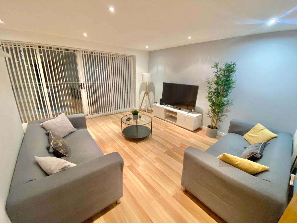 Large 5-Bed City Centre Townhouse With Secure Parking مانشستر المظهر الخارجي الصورة